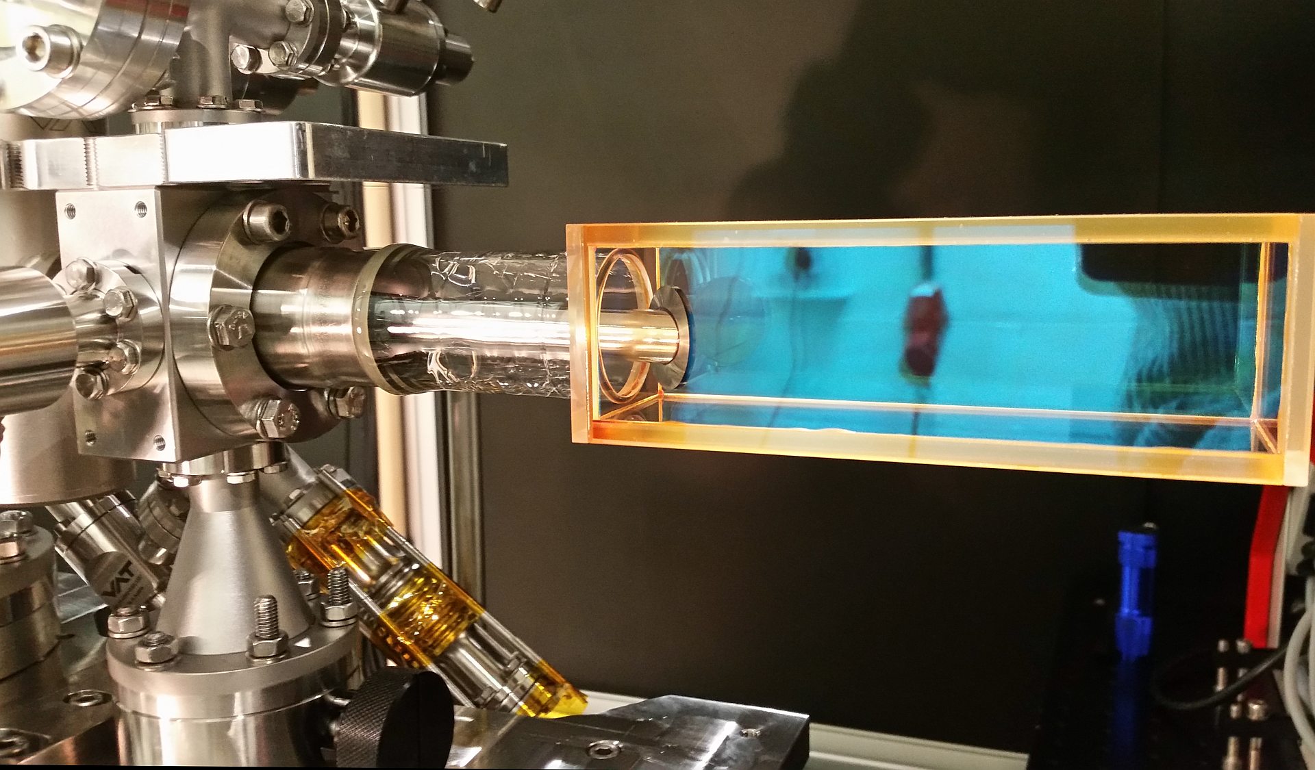 Glass cell with vacuum